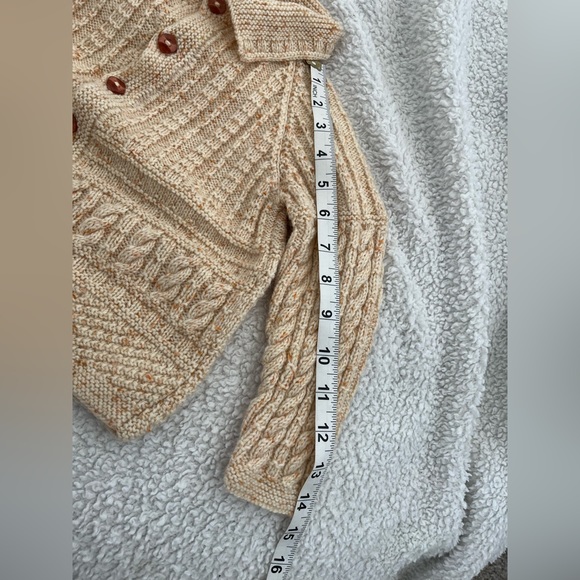 Adorable baby sweater and bonnet set - Picture 4 of 9